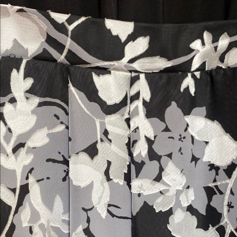 Alex Evenings Black White Long Dress Cap Sleeves Floral Pattern Pleated Zip 16W - Picture 4 of 8